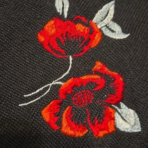 Alfred Dunner Embroidered Roses Cardigan Sz Small - Picture 2 of 4